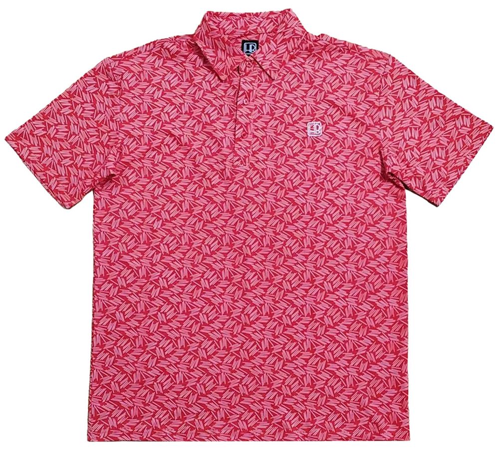 Hole Black Golf Polo de golf rouge posé sur une table de face