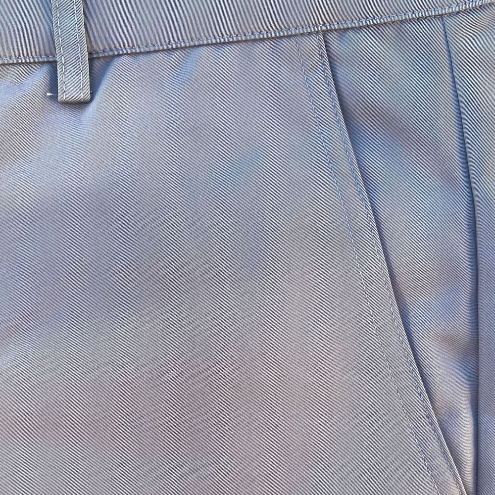 Hole Black Golf Poche de pantalon et bermudas de golf gris, zoom sur la poche de devant avec fine couture