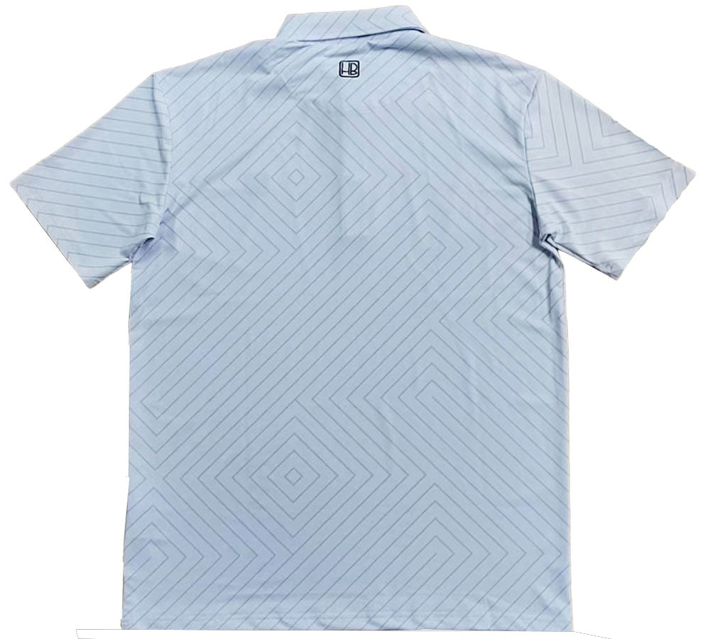 Hole Black Golf Polo de golf blanc posé sur une table de dos