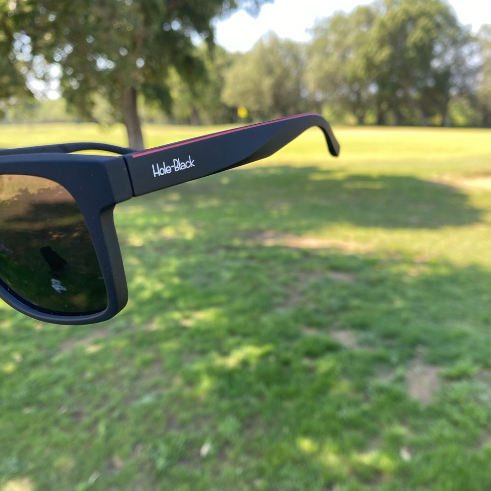 Hole Black Golf Lunettes Polarisées Noire et rouge